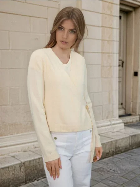 Кофта з запахом і зав’язками нюдовий