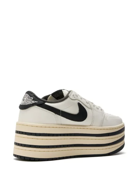 Бягане чехли Nike на платформе бродирани оранжево