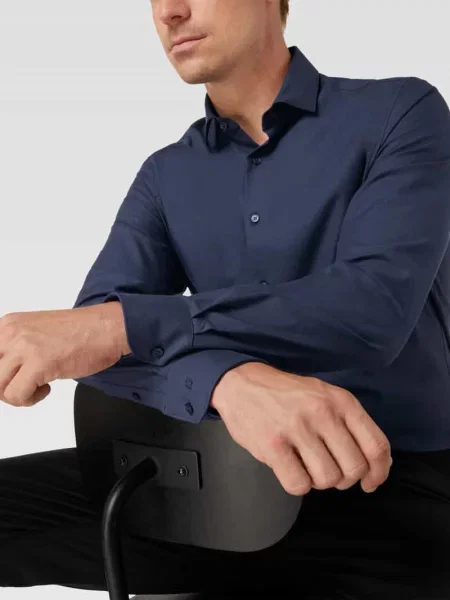 Koszula biznesowa o kroju slim fit z dodatkiem streczu Olymp Level Five granatowa