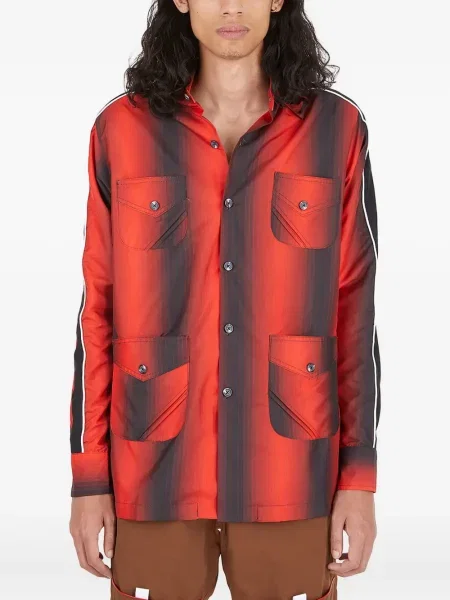 Яке Ahluwalia на райета червено