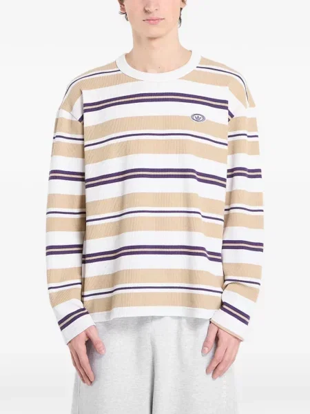 Dlouhé běžecké boty Adidas Terrex s krátkými rukávy s výstřihem do v černé