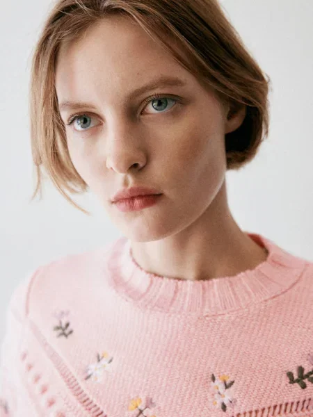 Sweter z dzianiny z motywem kwiatów Kobieta XL MANGO różowy
