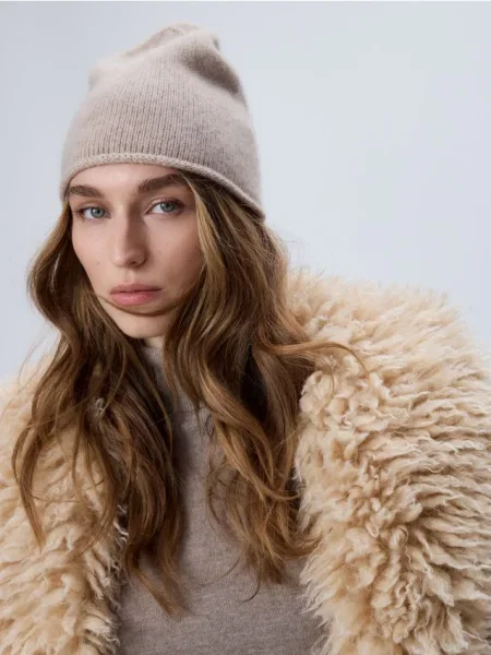 Reserved LADIES` CAP galben-pal galben