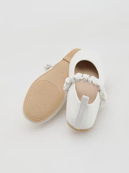 Кожаные балетки Reserved белые