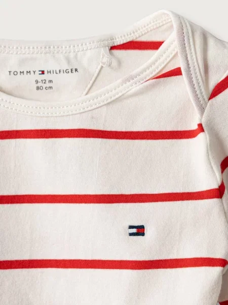 Tommy Hilfiger бебешки гащеризон за бебе от с бежово