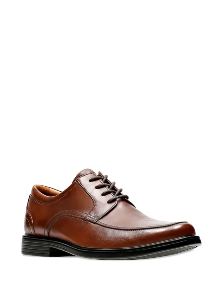 Nėriniuotas derby batai Clarks Originals su raišteliais ruda