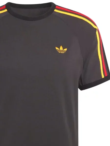 Prugaste kratke hlače Adidas s autogramom crvena