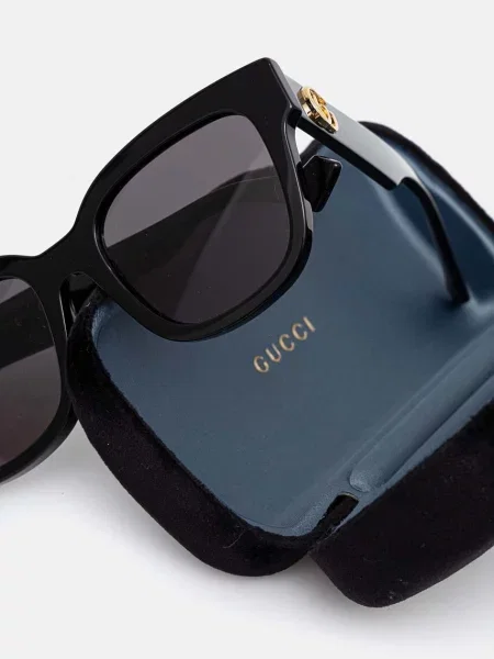 Солнцезащитные очки Gucci черные