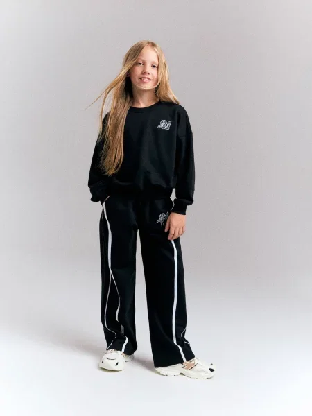 Reserved Pantaloni de trening cu dungi laterale negru