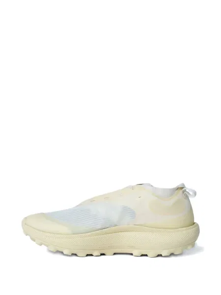 Sneakerși Satisfy alb