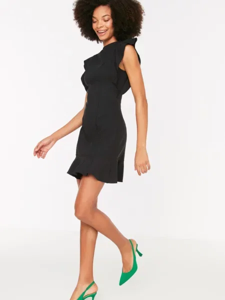 Rochie Trendyol cu volane negru