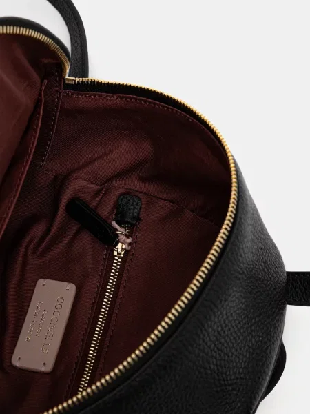 Шкіряний рюкзак Coccinelle малий однотонний чорний