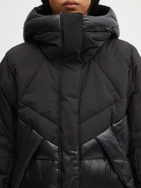 Пуховик Helly Hansen