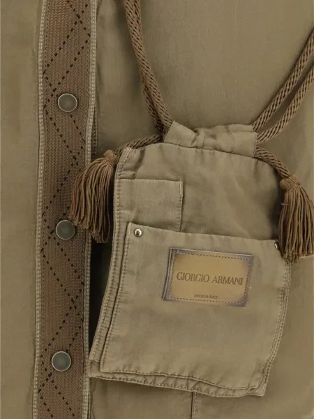 Pernata jakna Giorgio Armani s V-izrezom zelena
