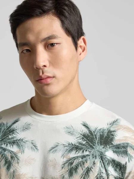 T-shirt o kroju slim fit z kwiatowym nadrukiem na całej powierzchni Antony Morato biała