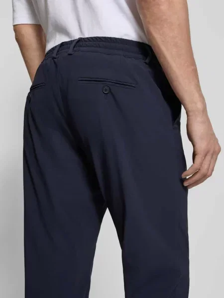 Spodnie w kroju slim fit z z lamówką na pośladkach Cruna granatowe
