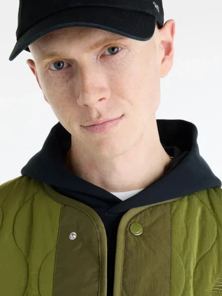 Стеганый бомбер New Balance зеленый