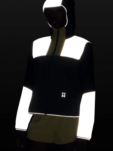 Вітровка Under Armour для бігу сіра