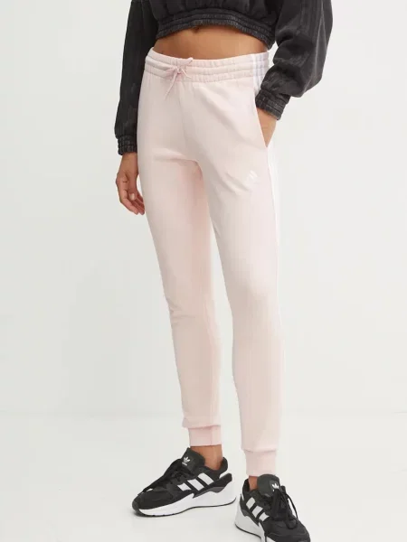 Спортен панталон adidas Essentials с апликация розово