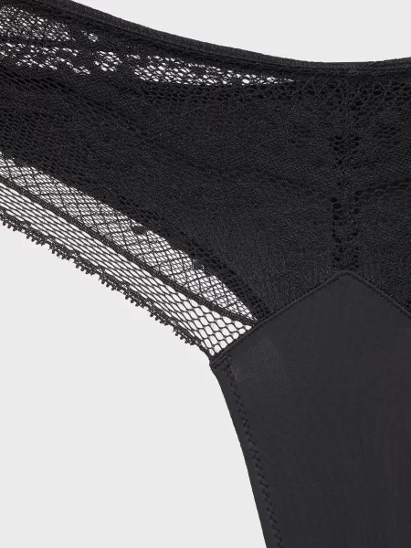 Стринги Calvin Klein черные