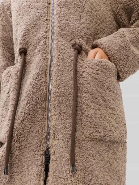 Płaszcz teddy z kapturem krój regular fit model Yasmin' Brax beżowe