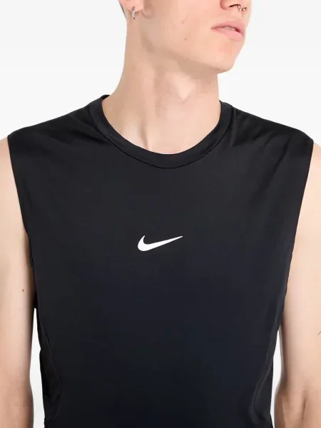 Pantaloni scurți Nike cu imprimeu geometric cu imagine din canvas negru