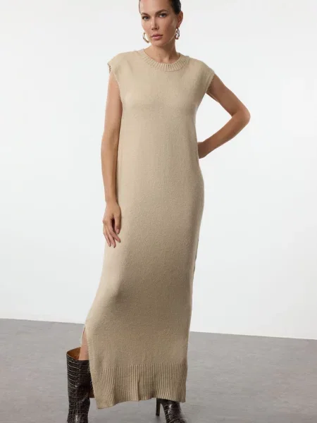 Rochie maxi Trendyol cu crăpătură de costum bej