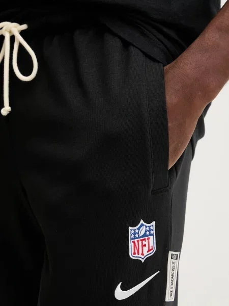 Спортивные штаны Nike с аппликацией черные