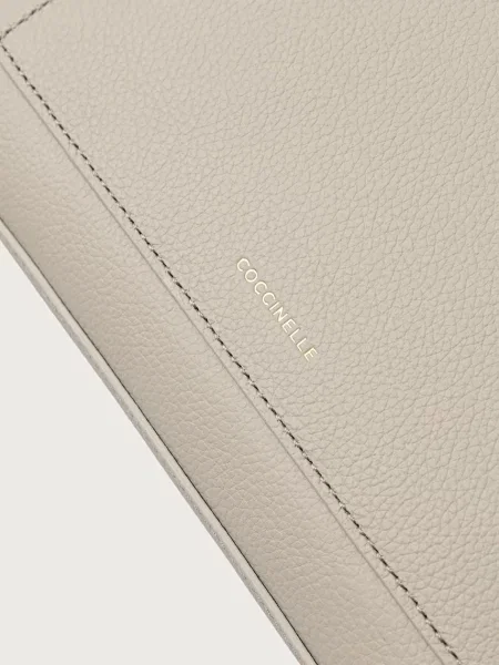 Кожаная сумка через плечо Coccinelle