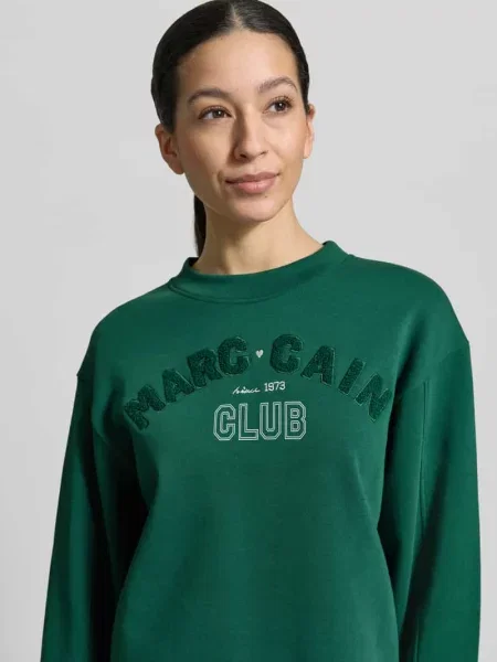 Bluza o kroju relaxed fit z detalem z logo Marc Cain zielona