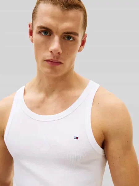 Koszulka na ramiączkach o kroju regular fit z mieszanka bawełny z wyhaftowane logo Tommy Hilfiger biała