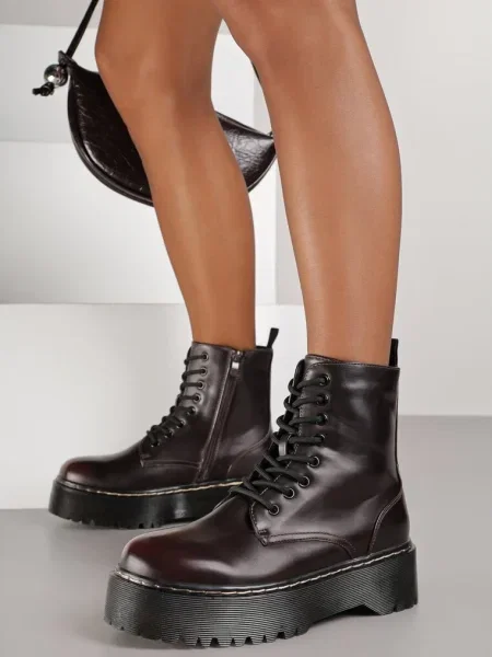Botine bordo