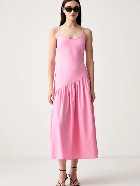 Never Fully Dressed rochie evazată cu roz