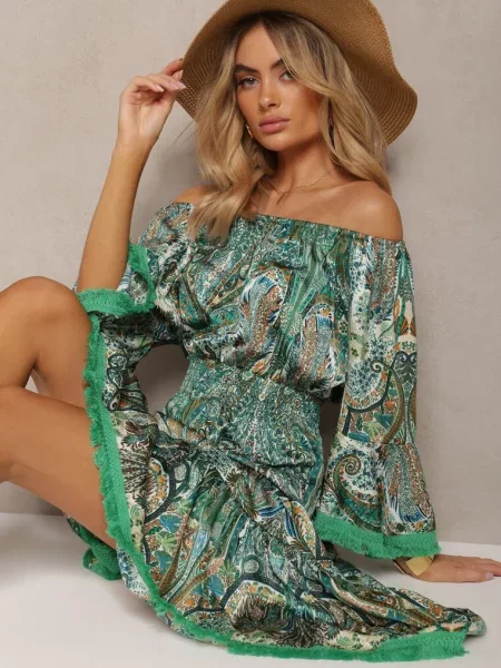 Rozkloszowana Sukienka w Print Paisley z Frędzelkami i Hiszpańskim Dekoltem Jotalle zielona