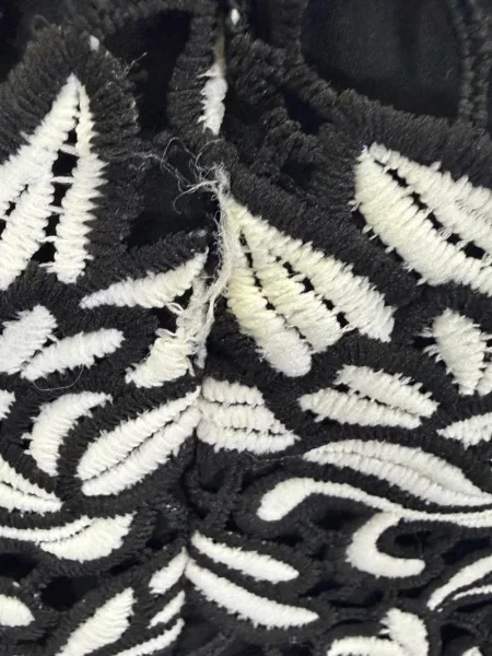 Rochie mini Sandro din dantelă negru