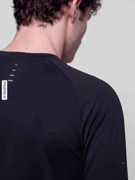 Bluzka z długim rękawem sport o kroju regular fit z detal z logo Nike Training czarna