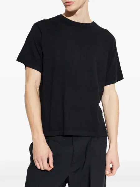 Majica Lisa Yang s okruglim izrezom crna