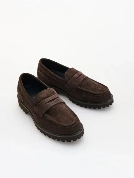 Reserved Mocasini din piele întoarsă maro-închis maro