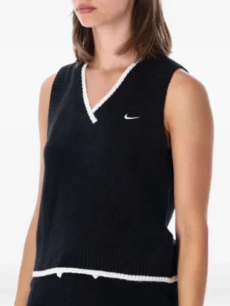 Φλοράλ μπλούζα Nike με απλικέ με ψηλή μέση μαύρο