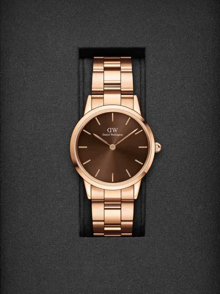 Dámske hodinky v ružovozlatej farbe Daniel Wellington Iconic Link