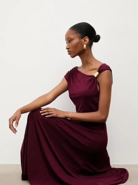 Answear.LAB sukienka midi rozkloszowana bordowy