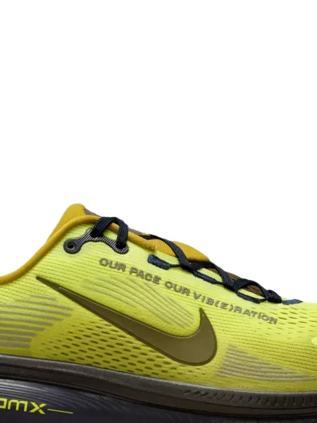 Sneakerși Nike Vomero galben