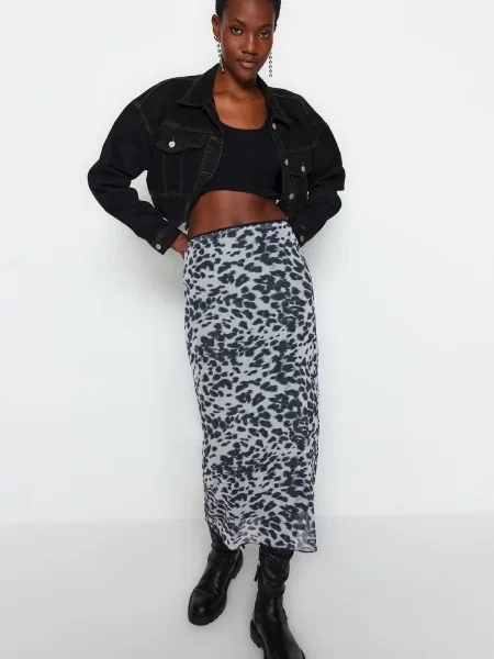 Dzianinowa spódnica maxi Trendyol z nadrukiem czarna