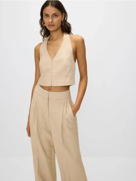 Reserved Жилет з глибоким вирізом бежевий