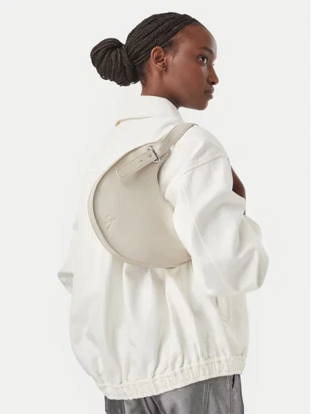 Torbica Calvin Klein Asym Buckle Shoulder Bag Krem