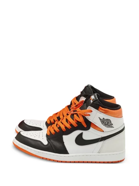 Retro sneaker Jordan Air Jordan 1 narancsszínű
