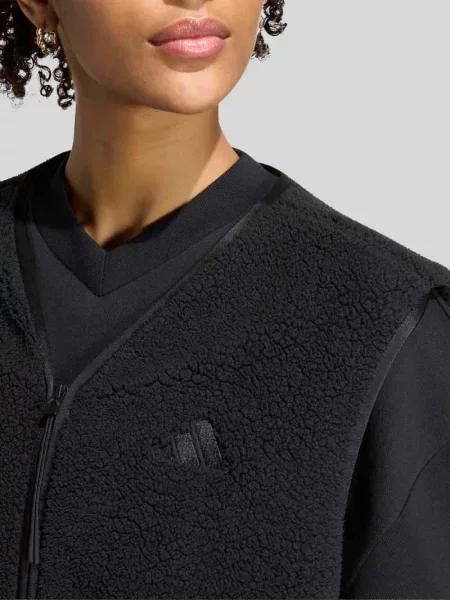 Kamizelka o kroju regular fit z zamkiem błyskawicznym dwustronnym Adidas Sportswear czarna