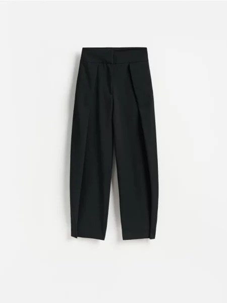 Reserved Pantaloni cu pliuri decorative negru