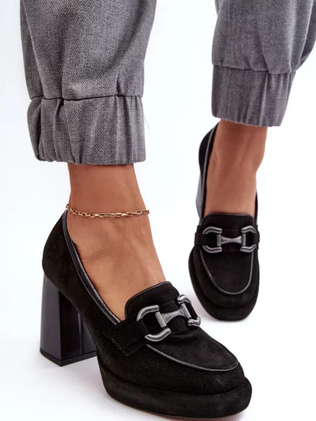 Salonarji Laura Messi z visoko peto črna