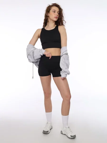 Спортивный топ Yuki черный